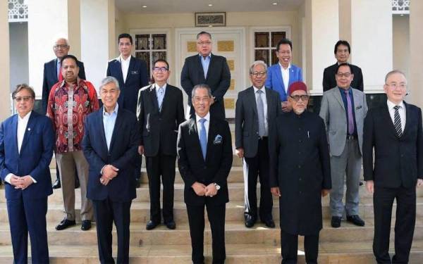 PN yang lahir selepas berlaku insiden Langkah Sheraton itu turut menerima kritikan sebagai kerajaan bukan pilihan rakyat Malaysia.