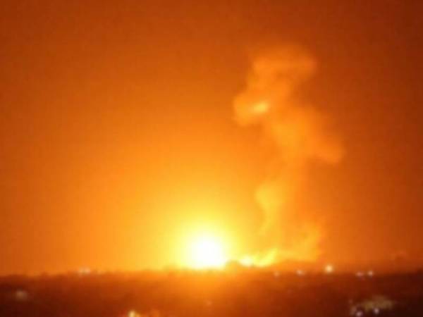 Israel lancarkan serangan udara di Khan Younes di selatan Gaza pada Isnin. - Foto AFP