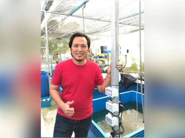 Suhaidy di kawasan penternakan udang kara.