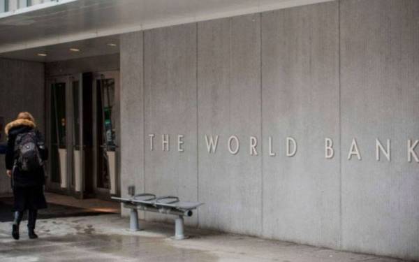 Bank Dunia yang beribu pejabat di Washington, Amerika Syarikat menggantung bantuan kewangan kepada Afghanistan selepas Taliban berjaya menguasai Kabul. - Foto AFP