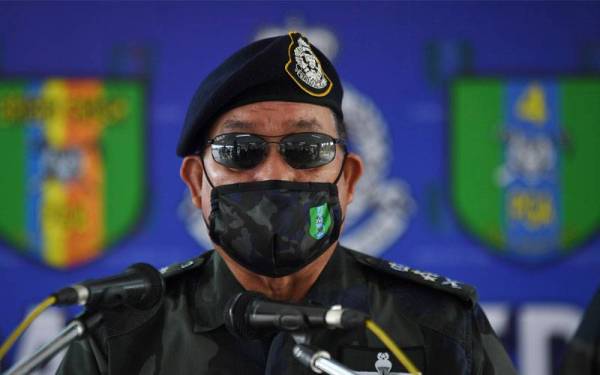 Pengarah Jabatan Keselamatan Dalam Negeri dan Ketenteraman Awam Bukit Aman, Datuk Zainal Abidin Kasim ketika sidang media di Batalion 4 Pasukan Gerakan Am (PGA) Semenyih pada Rabu. - Foto Bernama