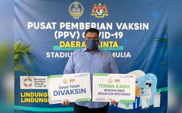 Muhammad Arafat berkongsi gambar telah menerima suntikan vaksin.