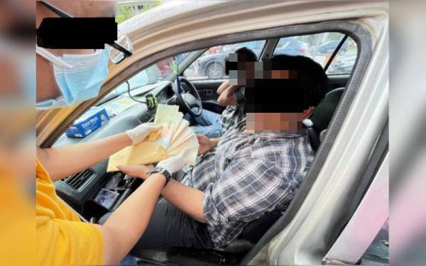 Antara suspek yang berjaya diberkas dalam operasi yang dijalankan Jabatan Imigresen Malaysia.