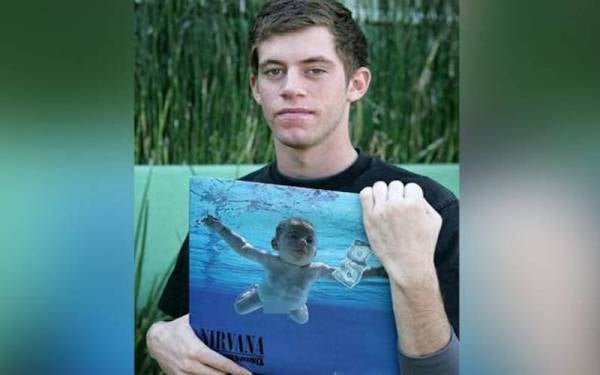 Elden yang kini berusia 30 tahun turut mendedahkan bahawa ibu bapanya tidak pernah menandatangani sebarang perjanjian bagi membenarkan gambarnya itu digunakan pada album. - Gambar Instagram/spencerelden