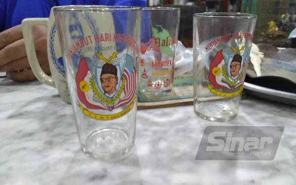 Gelas wajah Tunku Abdul Rahman.