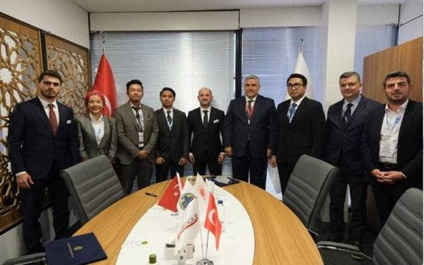 Iskender Balci, Izlene Izzauddin, Karim Hamzah, Rasyad Anwar, Yasin Ekdere, Mehmet Katmerci, Azeem Azizi, Gokhan Erturan, Metin Colak ketika memeterai memorandum persefahaman baru-baru ini.