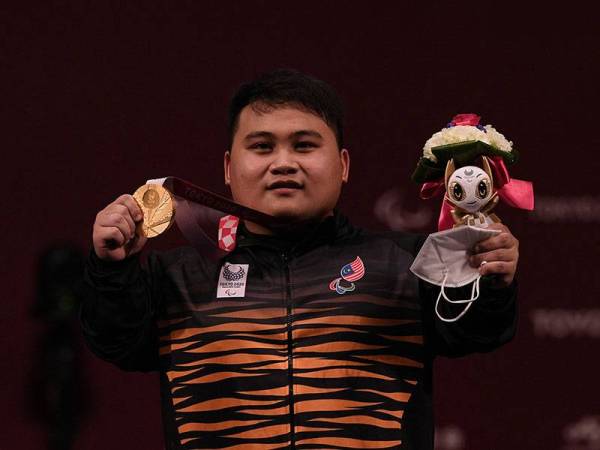 Atlet powerlifting paralimpik negara, Bonnie Bunyau Gustin berjaya meraih pingat emas pertama negara bagi kategori 72 kilogram (kg) pada Kejohanan Sukan Paralimpik Tokyo 2020 di Tokyo International Forum hari ini.