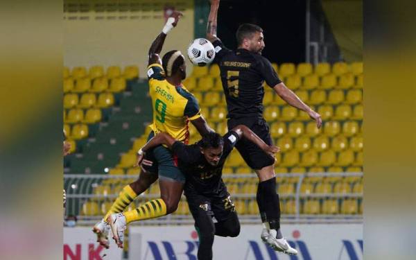 Kpah menanduk masuk gol untuk bantu KDA FC atasi Perak 1-0 di Stadium Darul Aman pada Sabtu. FOTO IHSAN KEDAH DARUL AMAN FC