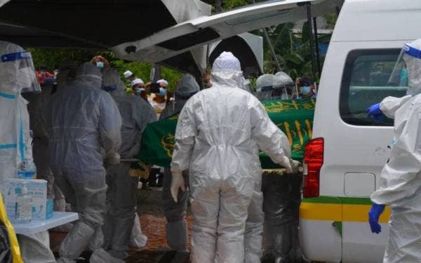 Jenazah Lajim dikebumikan Taman Perkuburan Orang-orang Islam Kampung Kebatu dan Kampung Kabidang, Beaufort.