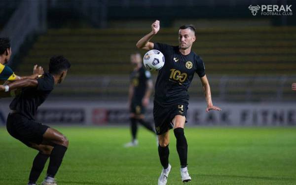 Pasukan Perak FC mungkin boleh terselamat daripada jatuh ke Liga Premier sekiranya MFL menambah penyertaan dalam saingan Liga Super musim depan daripada 12 kepada 16 pasukan. FOTO: FB PERAK FC