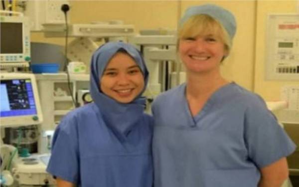 Perdana Menteri Singapura, Lee Hsien Loong pada Ahad mengumumkan mulai November, jururawat yang beragama Islam dalam sektor kesihatan awam akan dibenarkan memakai tudung ketika menyarung seragam.