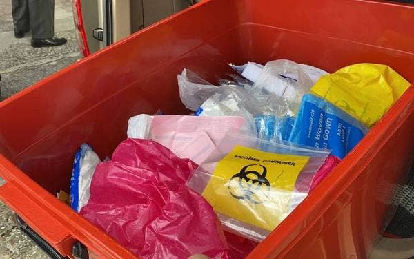 Barangan yang disita dari sebuah pusat kecantikan di Batu Uban yang didapati menjalankan perkhidmatan ujian saringan Covid-19 secara haram.