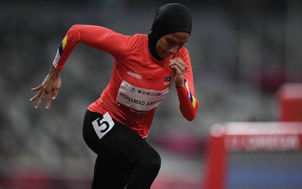 Siti Noor Iasah beraksi dalam acara 400 meter T20 di Stadium Olimpik pada Isnin. - Foto Bernama