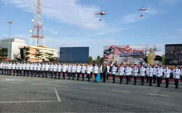 Pasukan kawalan kehormatan utama TUDM dianggotai 107 pegawai dan anggota lain-lain pangkat pada Sambutan Hari Kebangsaan ke-64 di pekarangan Majlis Bandaraya Kuantan pada Selasa.