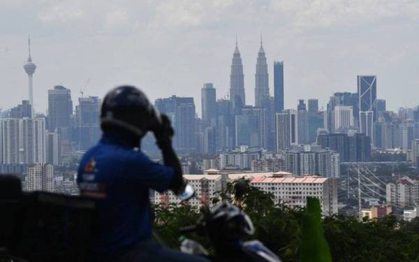 Belanjawan 2022 akan berusaha untuk memastikan tiada pihak yang tercicir dalam menerima bantuan dan sokongan kerajaan sama ada rakyat mahupun perniagaan.