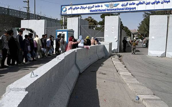 Taliban memberi jaminan warga Afghanistan yang mempunyai dokumen perjalanan sah diberi kebebasan untuk keluar dan masuk ke negara itu. - Foto AFP