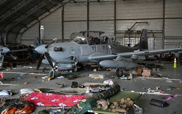 Keadaan teruk di dalam salah sebuah hangar di lapangan terbang itu. - Foto AFP