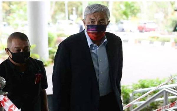 Ahmad Zahid hadir di Mahkamah Tinggi Shah Alam untuk prosiding kes 40 pertuduhan rasuah berhubung Sistem Visa Luar Negara (VLN) pada Rabu. -Foto Rosli Talib