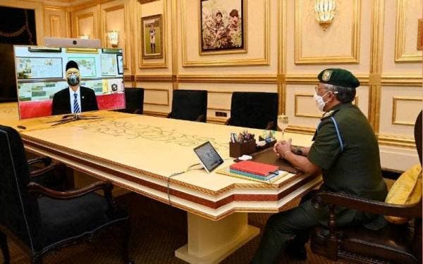 Yang di-Pertuan Agong, Al-Sultan Abdullah Ri’ayatuddin Al-Mustafa Billah Shah berkenan menerima menghadap Perdana Menteri, Datuk Seri Ismail Sabri Yaakob untuk mesyuarat pra-Kabinet yang pertama menerusi sidang video di Istana Negara. - Foto ihsan FB Istana Negara