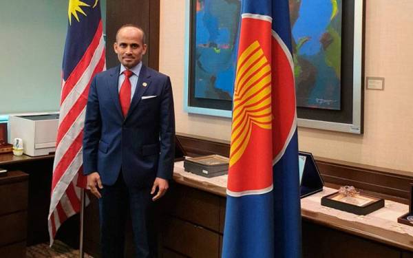 Pesuruhjaya Tinggi Malaysia ke Singapura yang baharu, Datuk Dr Azfar Mohamad Mustafar. - Foto Bernama