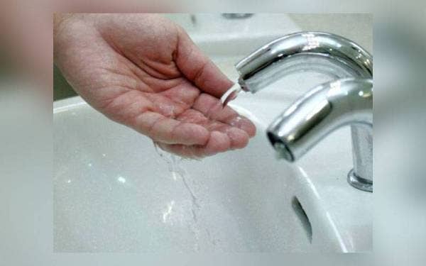 Beberapa kawasan yang terjejas dengan gangguan bekalan air tidak berjadual menerima bekalan air bersih sepenuhnya pada jam 6 pagi tadi. Gambar hiasan