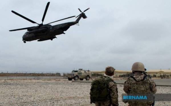 AS akan berusaha pastikan keselamatan laluan udara dan darat sebelum teruskan misi pemindahan saki baki rakyatnya yang masih berada di Afghanistan. - Foto fail Bernama