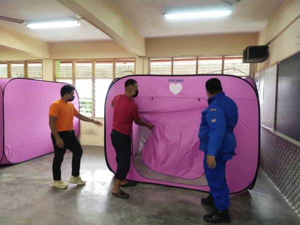 PPS Kampung Melayu dibuka pada Khamis menempatkan 19 mangsa banjir. 