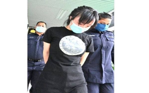 Tertuduh ketika dibawa keluar dari Mahkamah Majistret Melaka pada Jumaat selepas mengaku bersalah menggunakan identiti individu lain untuk mendapatkan vaksin Covid-19.