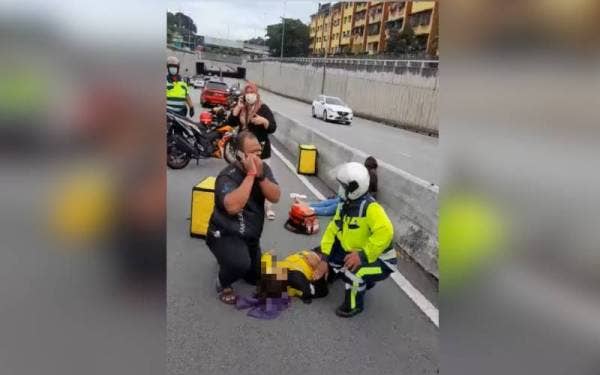 Mangsa mengalami kecederaan di bahagian kepala selepas terjatuh dalam kejadian kemalangan di kilometer 3.3 di Lebuhraya Pantai Baru (NPE) awal pagi Jumaat