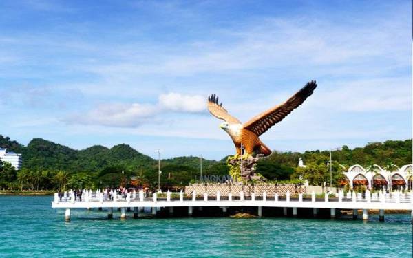 Pulau Langkawi dipilih sebagai projek lapangan ujian untuk menyemarakkan kembali industri pelancongan yang telah lama terjejas akibat penularan Covid-19