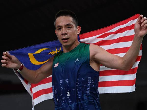 Atlet badminton paralimpik negara Cheah Liek Hou meraikan kemenangan selepas menewaskan lawannya dari Indonesia Dheva Anrimusthi pada perlawanan akhir kategori SU5 (berdiri/ kemerosotan anggota badan atas) temasya Sukan Paralimpik Tokyo 2020 di Yoyogi National Stadium hari ini.
