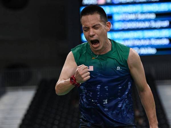 Atlet badminton paralimpik negara Cheah Liek Hou meraikan kemenangan selepas menewaskan lawannya dari Indonesia Dheva Anrimusthi pada perlawanan akhir kategori SU5 (berdiri/ kemerosotan anggota badan atas) temasya Sukan Paralimpik Tokyo 2020 di Yoyogi National Stadium hari ini.