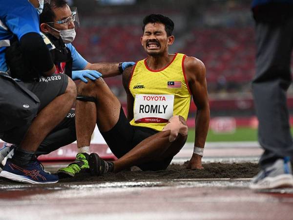 Atlet lompat jauh paralimpik negara Abdul Latif Romly mengalami kecederaan pada bahagian kakinya semasa acara lompat jauh T20 temasya sukan Paralimpik Tokyo 2020 di Stadium Olimpik hari ini.