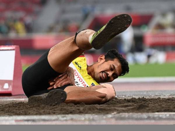 Atlet lompat jauh paralimpik negara Abdul Latif Romly mengalami kecederaan pada bahagian kakinya semasa acara lompat jauh T20 temasya sukan Paralimpik Tokyo 2020 di Stadium Olimpik hari ini.