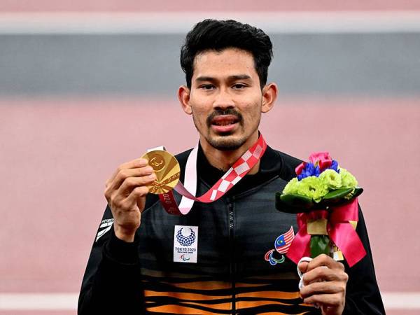 Atlet lompat jauh paralimpik negara Abdul Latif Romly memenangi pingat Emas bagi acara lompat jauh T20 dengan lompatan sejauh 7.45 meter (m) pada temasya sukan Paralimpik Tokyo 2020 di Stadium Olimpik hari ini.