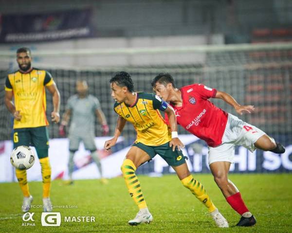 Antara aksi menarik pertemuan KDA menentang KL City di Stadium Bola Sepak Kuala Lumpur. FOTO: Kedah Darul Aman FC