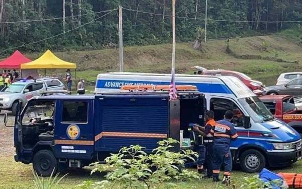 Pasukan mencari dan menyelamat menggerakkan operasi mencari tujuh remaja hilang. - Foto pengguna FB
