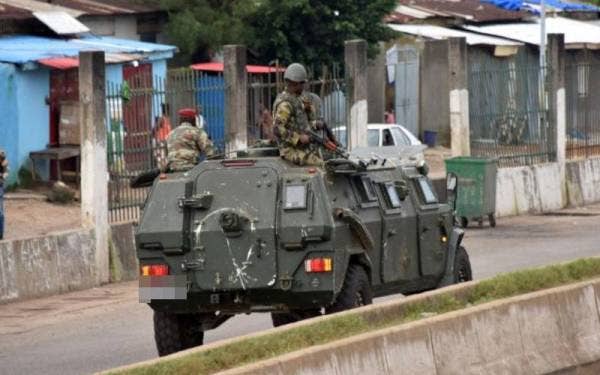 Kumpulan pemberontak turut memaklumkan askar akan mengambil alih jawatan gabenor dan pengawai tempatan. - Foto CNN