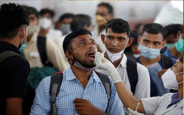 Jumlah kes Covid-19 di India telah melebihi 33 juta, meningkat kepada 33,027,621 pada Isnin dengan 38,948 kes baharu. Foto Reuters