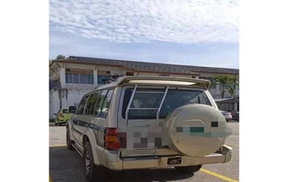 Kenderaan jenis Mitsubishi Pajero dipercayai dinaiki suspek untuk berjumpa mangsa bagi tujuan pembelian telefon bimbit sebelum menghilangkan diri.