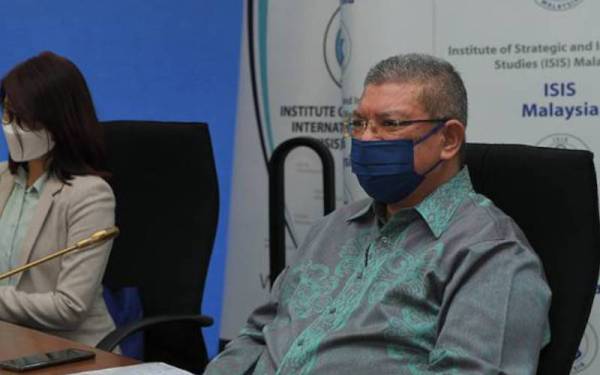 Saifuddin ketika menghadiri mesyuarat pada lawatan sulung beliau di Institut Kajian Strategik dan Antarabangsa (ISIS) hari ini. - Foto Bernama