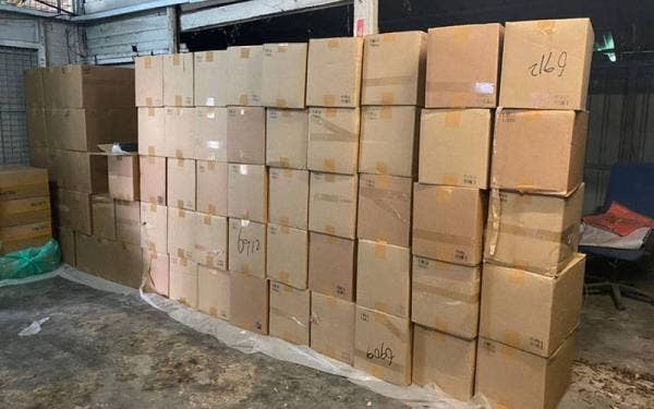 Sebanyak 107 kotak rokok mengandungi 6,000 karton rokok dirampas