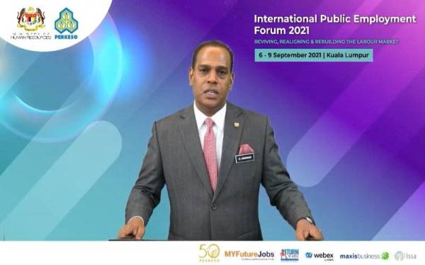 Saravanan membacakan teks ucapan Ismail Sabri pada majlis penutupan Forum Antarabangsa Pekerjaan Nasional (IPEF) 2021 secara dalam talian pada Rabu.