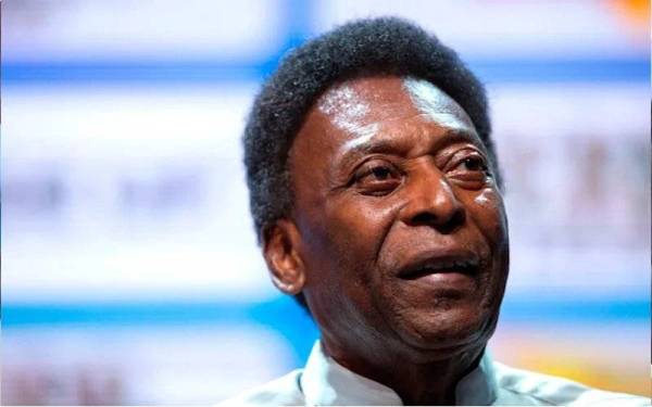 Pele menyatakan dia berada dalam keadaan baik selepas menjalani pembedahan membuang tumor kolon. - Foto AFP