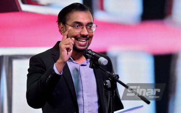 Pengasas Bersama UNDI18, Tharma Pillai berucap pada Majlis Pelancaran Gerakan Politik #MalaysiaTanpaRasuah di Seksyen 15, hari ini.