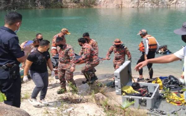 Seorang lelaki ditemukan lemas ketika beriadah di Tasik Hjjau Lunchu Pasir Gudang pada Sabtu.- Foto JBPM Johor.