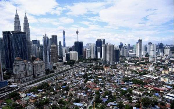 MoU Transformasi dan Kestabilan Politik yang ditandatangani kerajaan Persekutuan dan Pakatan Harapan pada Isnin akan membuka keyakinan pelabur asing baharu untuk mengintai peluang di Malaysia. - Foto Bernama