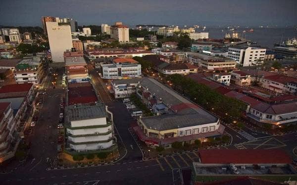 Pengguna dan komuniti perniagaan diingatkan supaya mematuhi sepenuhnya SOP Covid-19 walaupun beberapa kelonggaran telah diberikan.