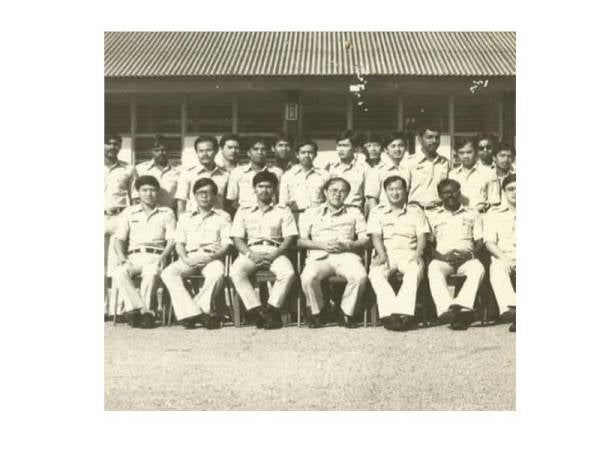 Gambar kenangan Yam Seng ketika menyertai pasukan TUDM selama lebih