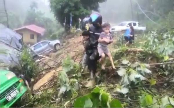 Penghuni termasuk dua kanak-kanak diselamatkan oleh orang awam dalam kejadian tanah runtuh di Kampung Madsiang, Penampang.